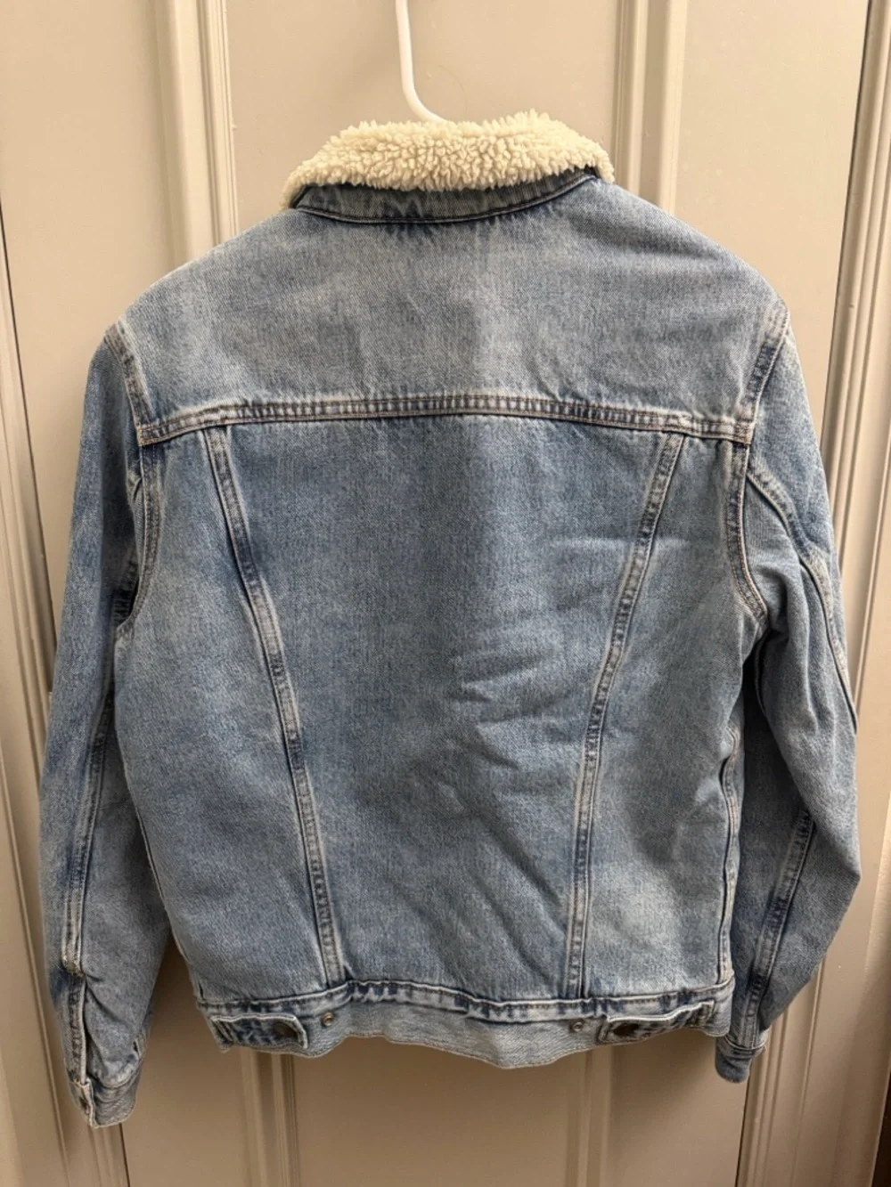 Levi's Light Blue Denim Sherpa Jacket with Cream Lining - Picture 2 of 2